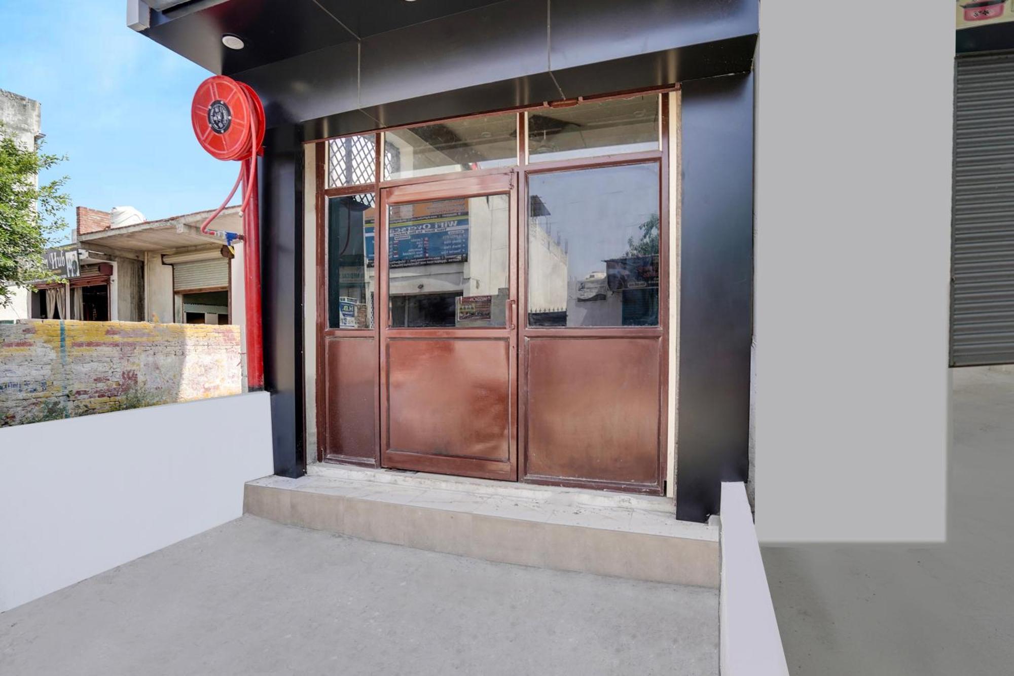 Hotel O The Moon Bareli Exterior foto