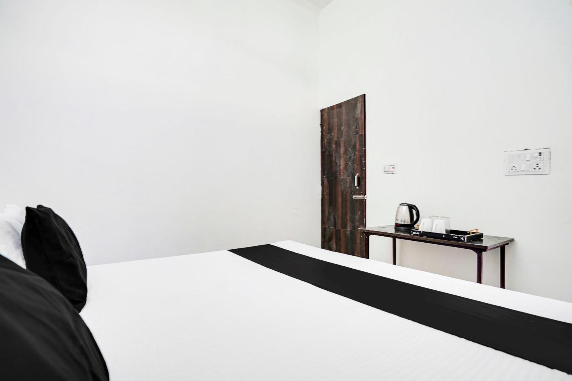 Hotel O The Moon Bareli Exterior foto