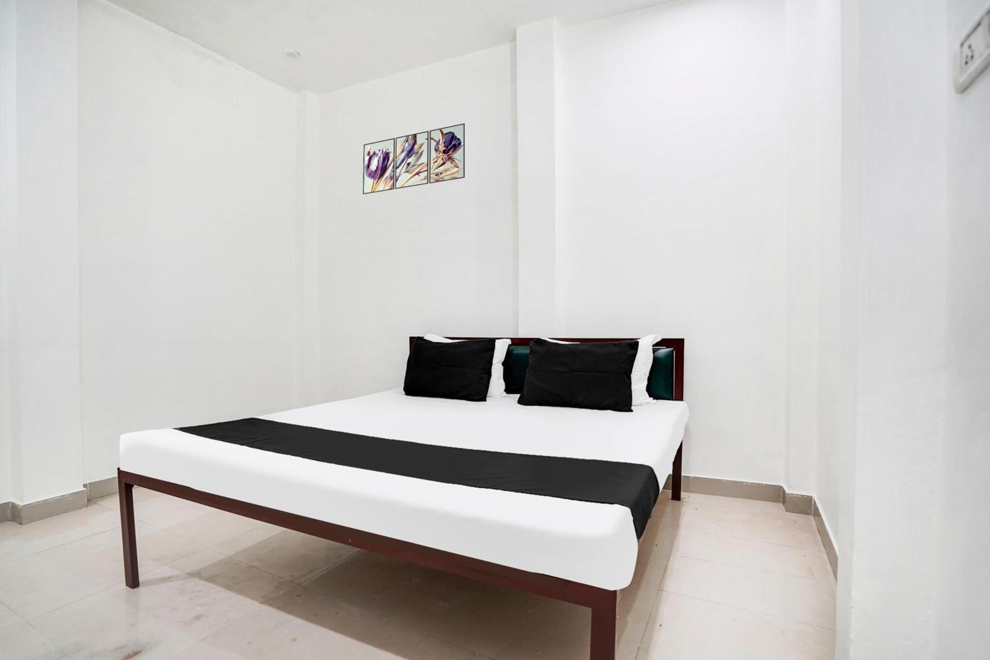 Hotel O The Moon Bareli Exterior foto