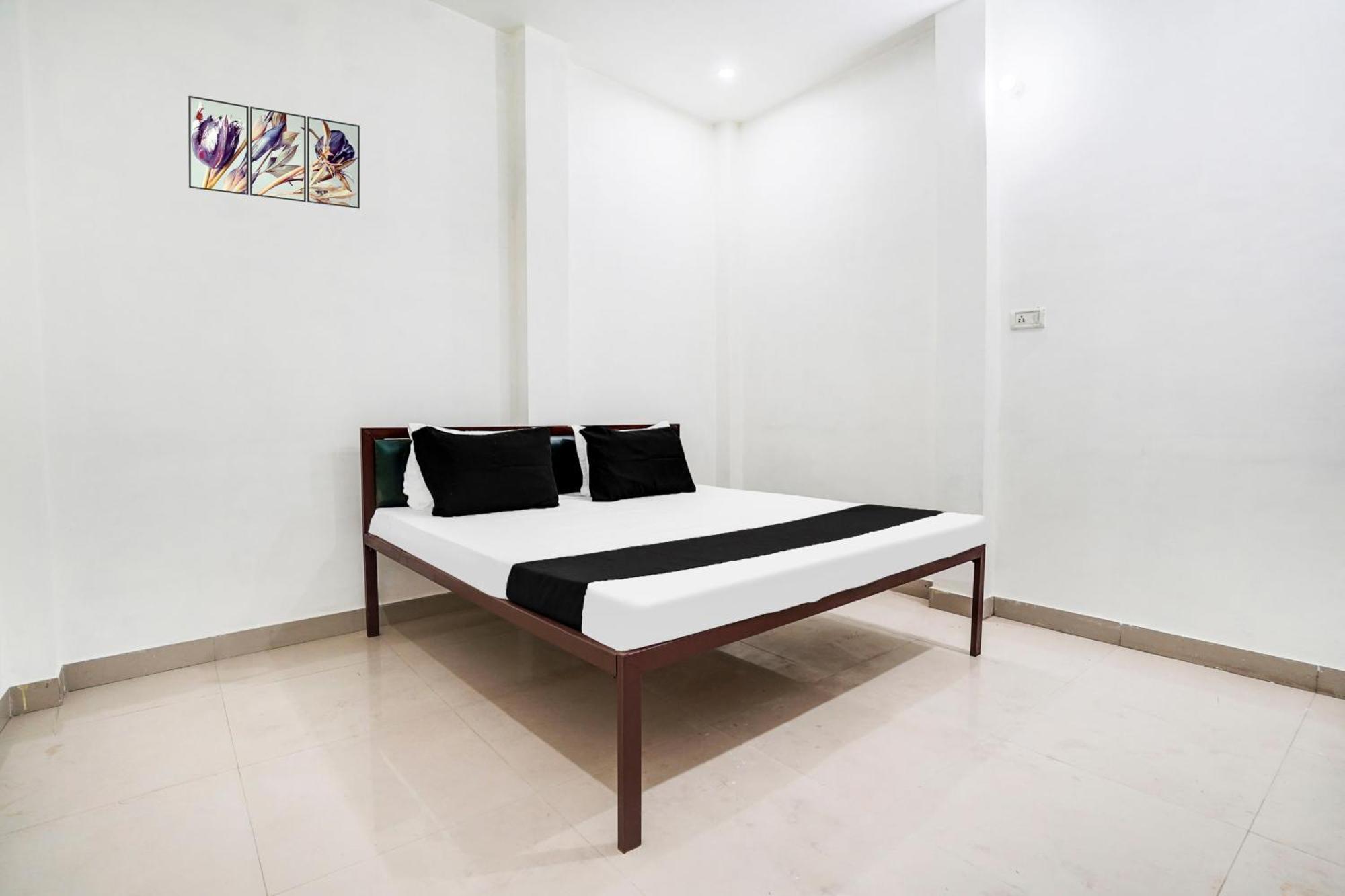 Hotel O The Moon Bareli Exterior foto