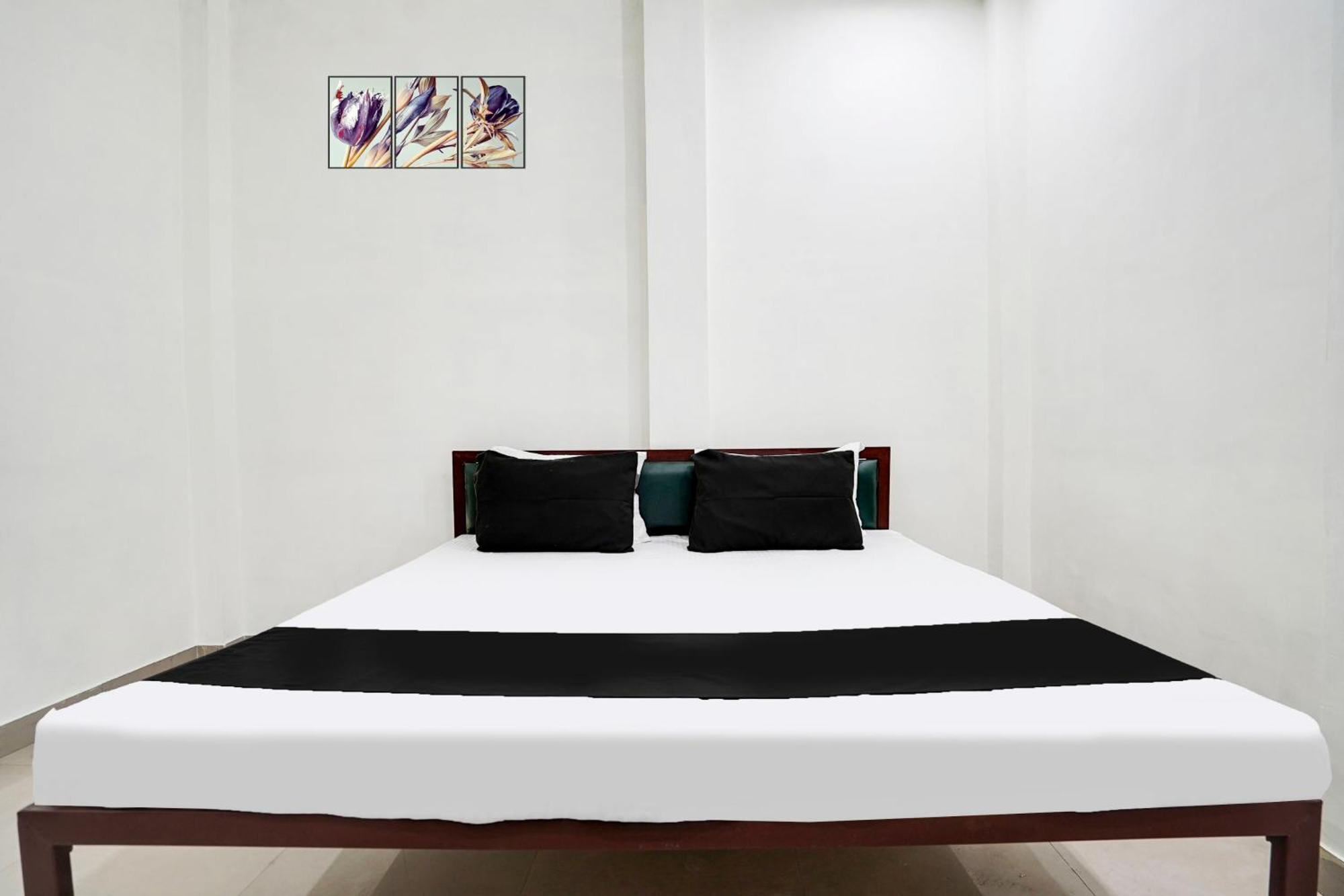 Hotel O The Moon Bareli Exterior foto