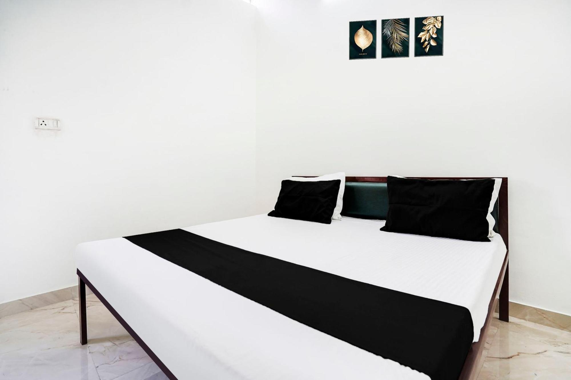 Hotel O The Moon Bareli Exterior foto