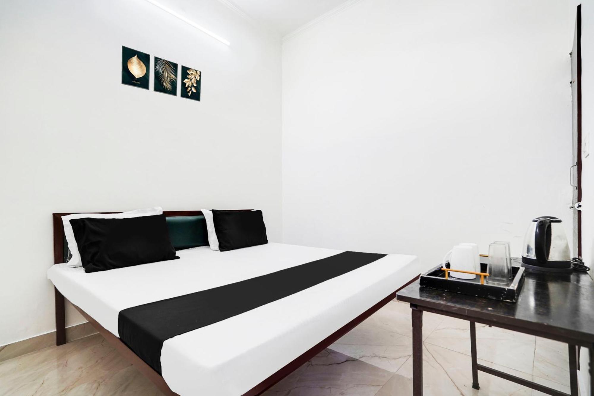 Hotel O The Moon Bareli Exterior foto