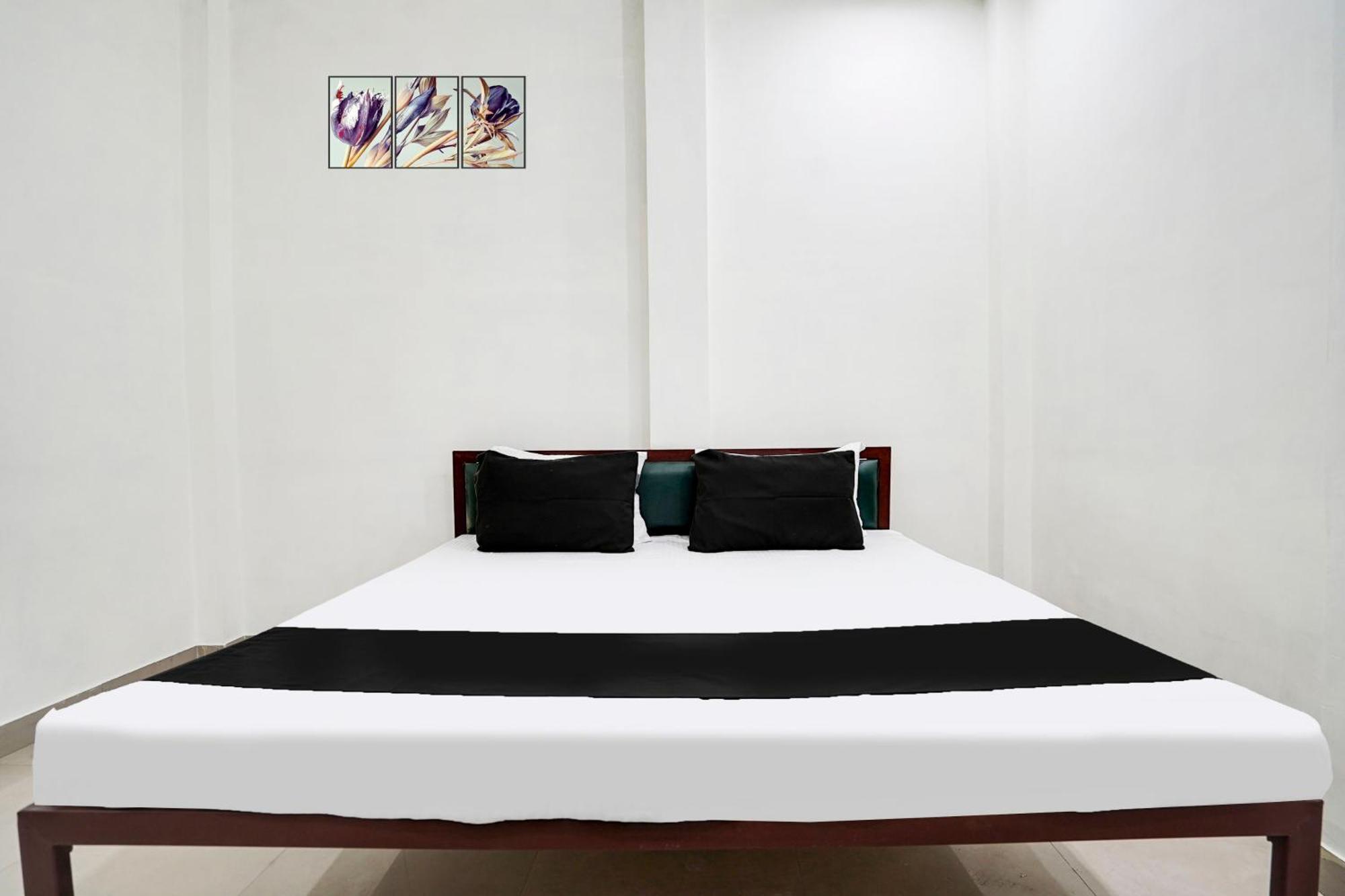 Hotel O The Moon Bareli Exterior foto
