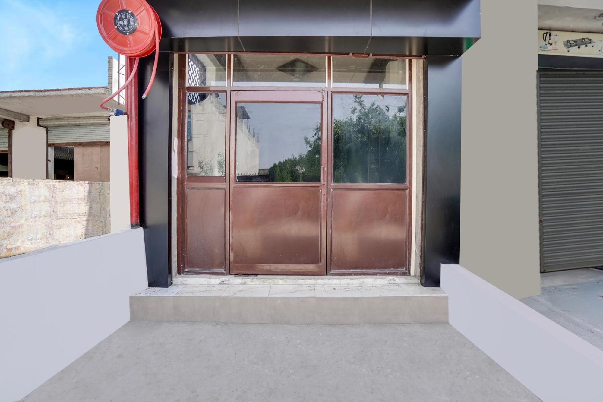 Hotel O The Moon Bareli Exterior foto